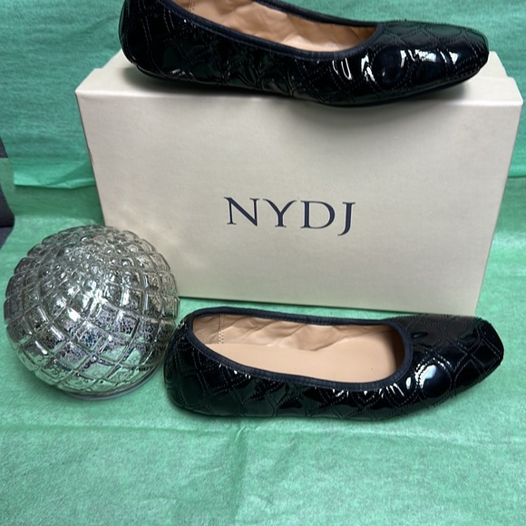 NYDJ Shoes - NYJD black patent leather stretch shoes. Excellent condition 💕